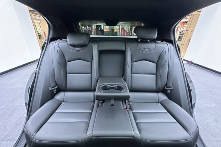 Used Cadillac XT4 2021 28T Two-Wheel Drive Leading Version Interior 7