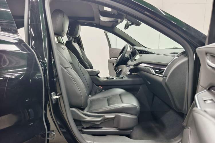 Used Cadillac XT4 2021 28T Two-Wheel Drive Tech Edition Interior 7