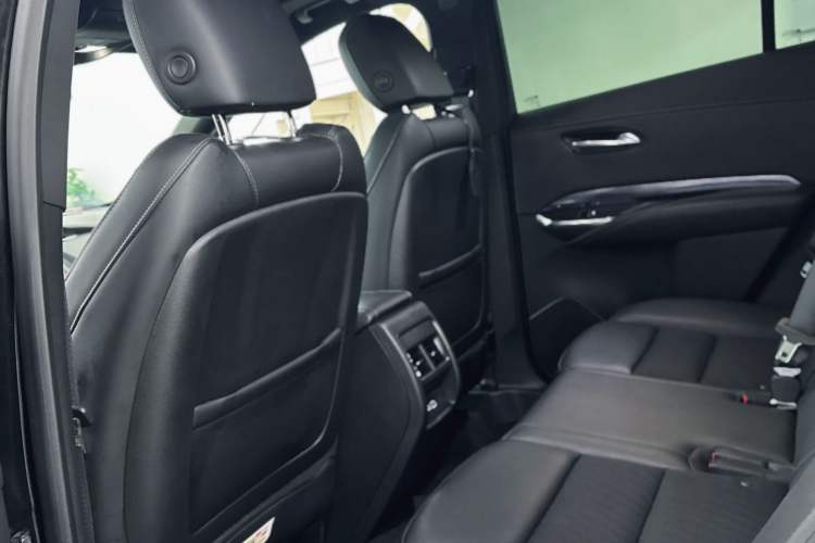 Used Cadillac XT4 2021 28T Two-Wheel Drive Tech Edition Interior 8