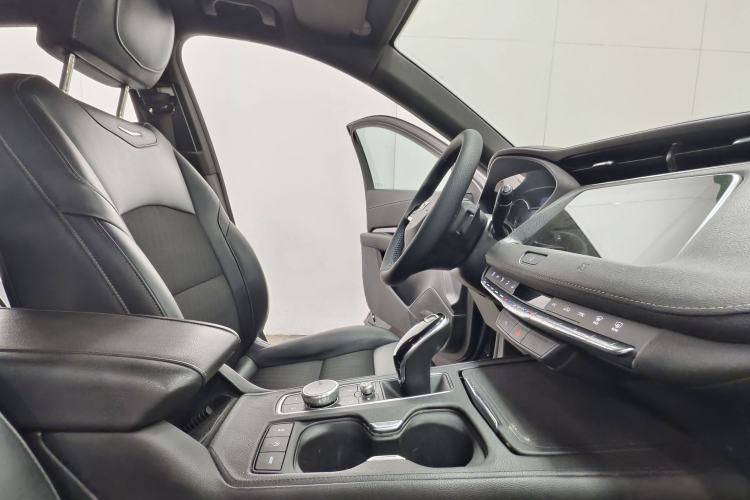 Used Cadillac XT4 2021 28T Two-Wheel Drive Tech Edition Interior 8