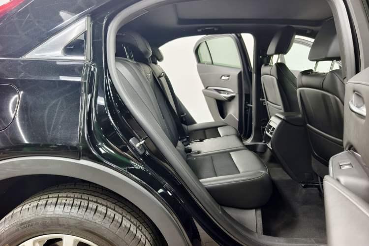 Used Cadillac XT4 2021 28T Two-Wheel Drive Tech Edition Interior 9