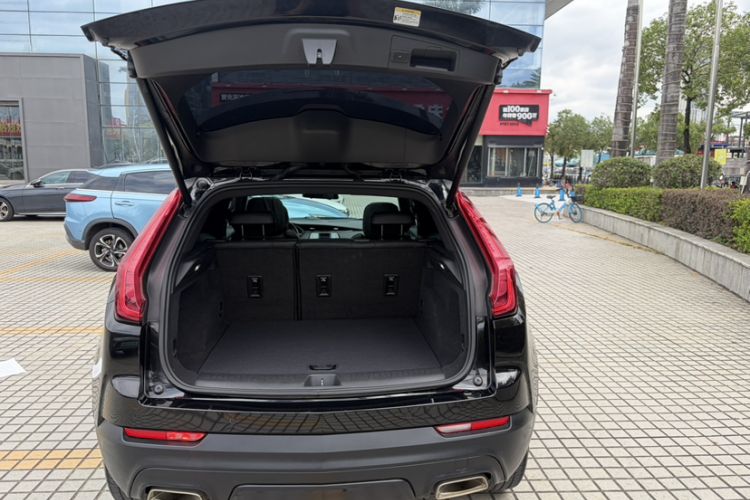 Used Cadillac XT4 2021 28T Two-Wheel Drive Tech Edition Interior 9