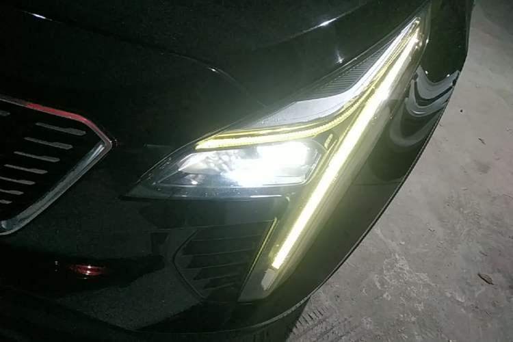 Used Cadillac XT4 2021 28T Two-Wheel Drive Leading Version Left Front Headlight