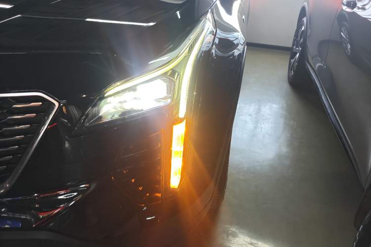 Used Cadillac XT4 2021 28T Two-Wheel Drive Tech Edition Left Front Headlight