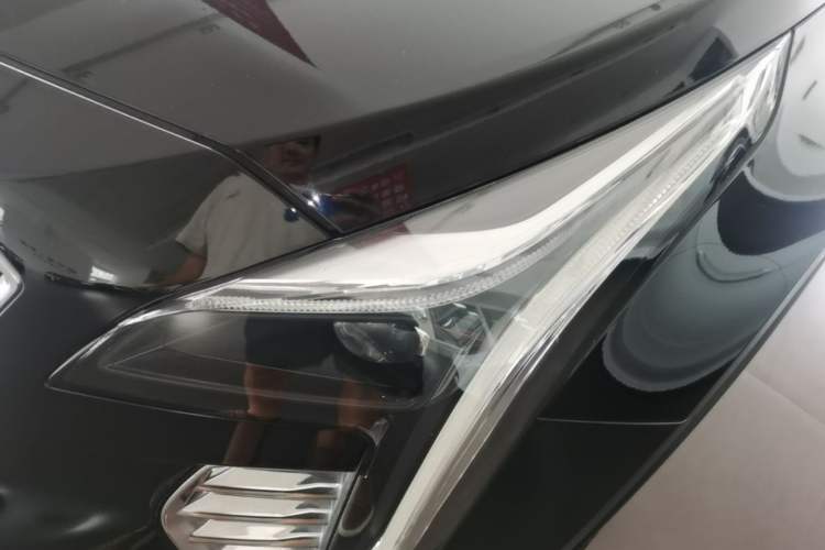 Used Cadillac XT4 2021 28T Two-Wheel Drive Leading Version Left Front Headlight
