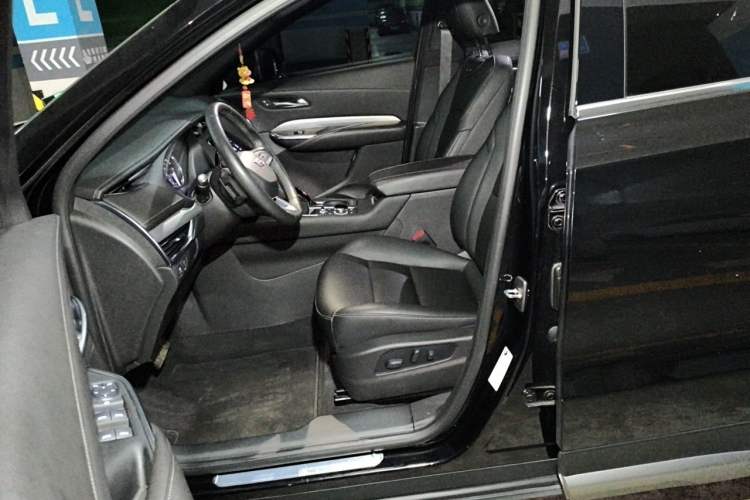 Used Cadillac XT4 2021 28T Two-Wheel Drive Luxury Version Left Front Seat