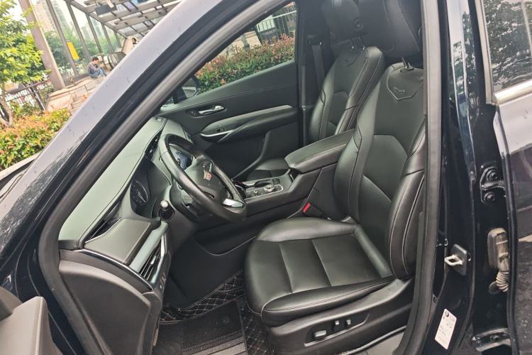 Used Cadillac XT4 2021 28T Two-Wheel Drive Luxury Version Left Front Seat