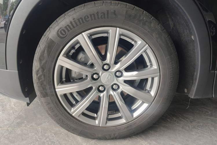 Used Cadillac XT4 2021 28T Two-Wheel Drive Leading Version Left Front Wheel Hub