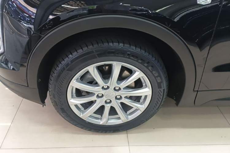 Used Cadillac XT4 2021 28T Two-Wheel Drive Tech Edition Left Front Wheel Hub