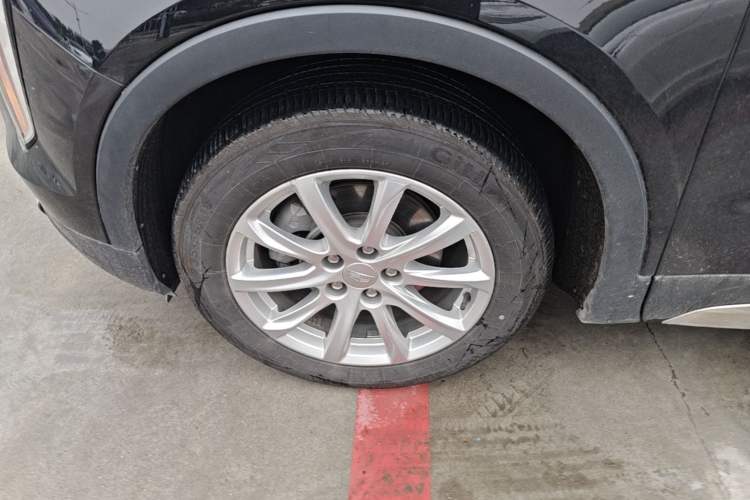Used Cadillac XT4 2021 28T Two-Wheel Drive Tech Edition Left Front Wheel Hub