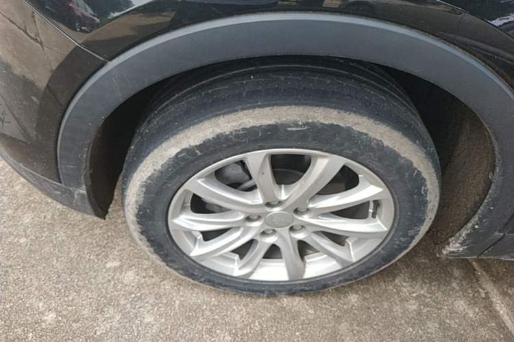 Used Cadillac XT4 2021 28T Two-Wheel Drive Tech Edition Left Front Wheel Hub