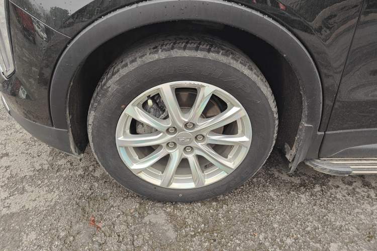 Used Cadillac XT4 2021 28T Two-Wheel Drive Tech Edition Left Front Wheel Hub