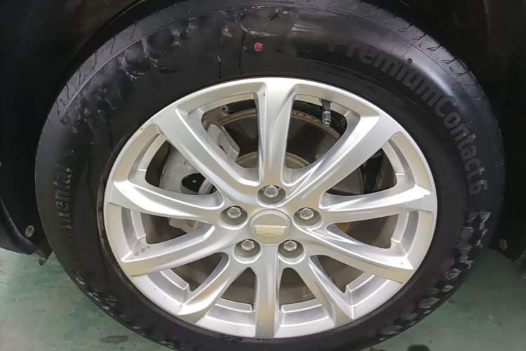 Used Cadillac XT4 2021 28T Two-Wheel Drive Tech Edition Left Front Wheel Hub