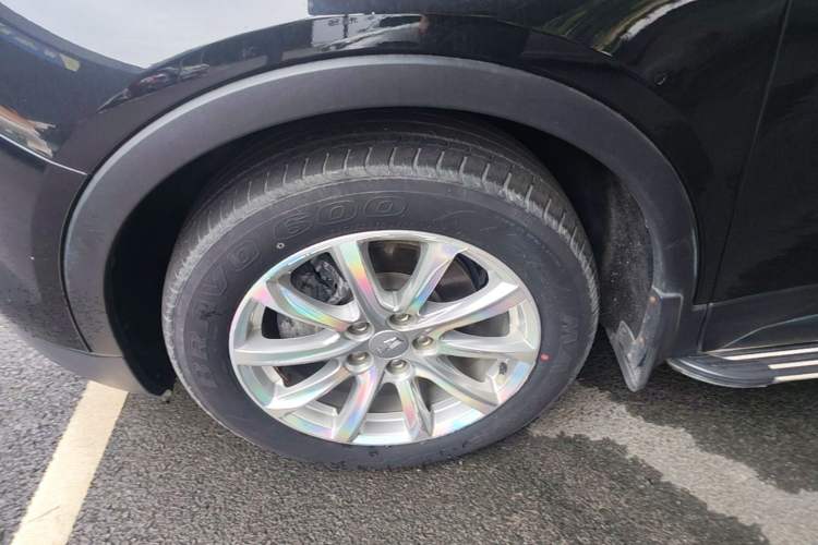 Used Cadillac XT4 2021 28T Two-Wheel Drive Tech Edition Left Front Wheel Hub