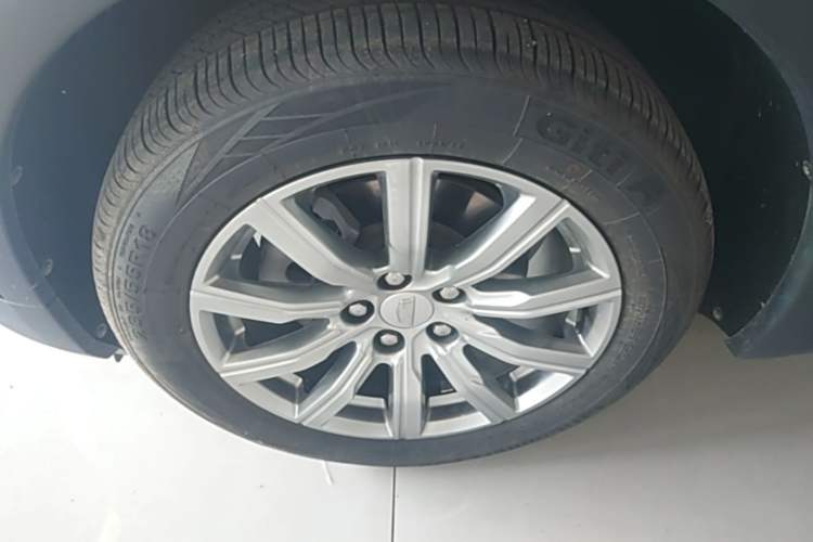 Used Cadillac XT4 2021 28T Two-Wheel Drive Leading Version Left Front Wheel Hub