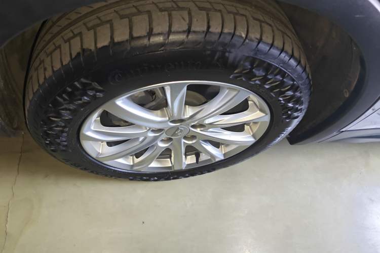 Used Cadillac XT4 2021 28T Two-Wheel Drive Tech Edition Left Front Wheel Hub