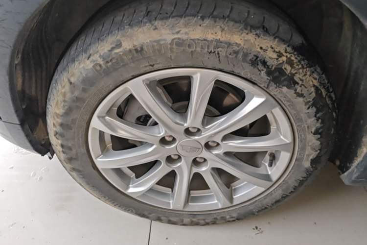 Used Cadillac XT4 2021 28T Two-Wheel Drive Tech Edition Left Front Wheel Hub