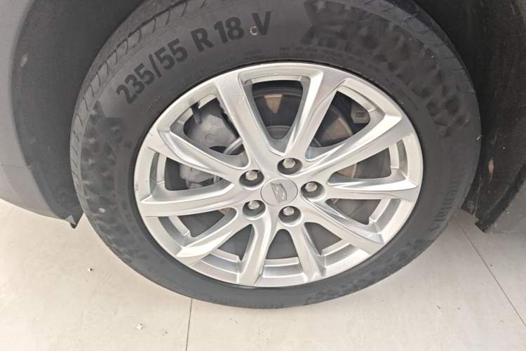 Used Cadillac XT4 2021 28T Two-Wheel Drive Tech Edition Left Front Wheel Hub