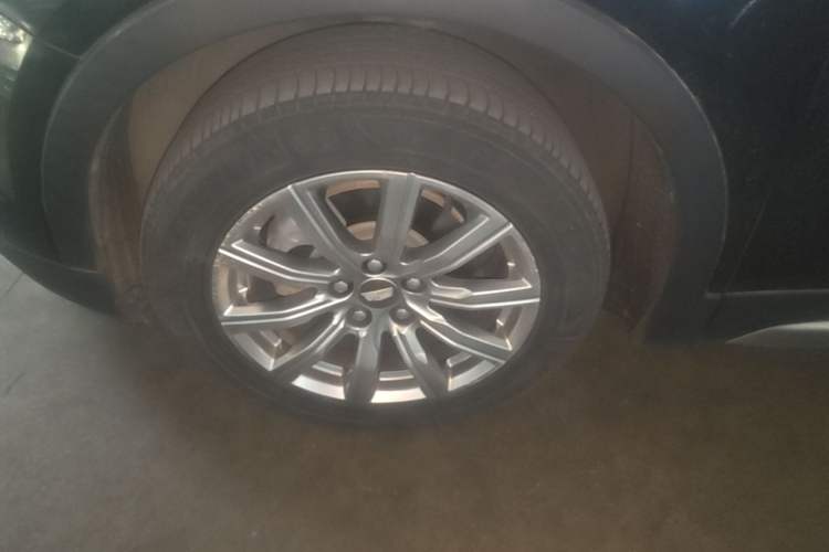 Used Cadillac XT4 2021 28T Two-Wheel Drive Luxury Version Left Front Wheel Hub