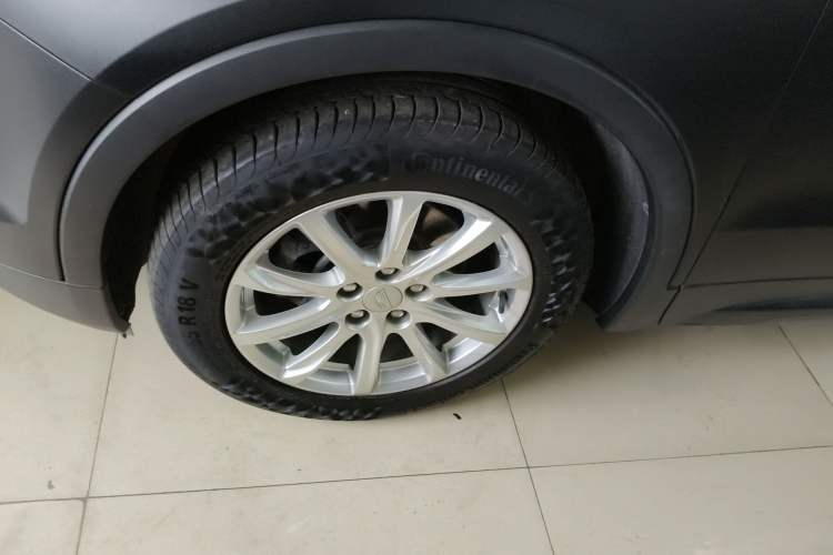 Used Cadillac XT4 2021 28T Two-Wheel Drive Tech Edition Left Front Wheel Hub
