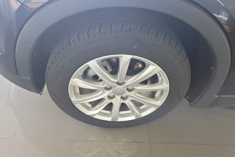 Used Cadillac XT4 2021 28T Two-Wheel Drive Tech Edition Left Front Wheel Hub