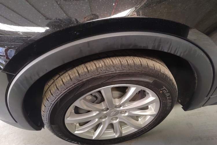Used Cadillac XT4 2021 28T Two-Wheel Drive Tech Edition Left Front Wheel Hub