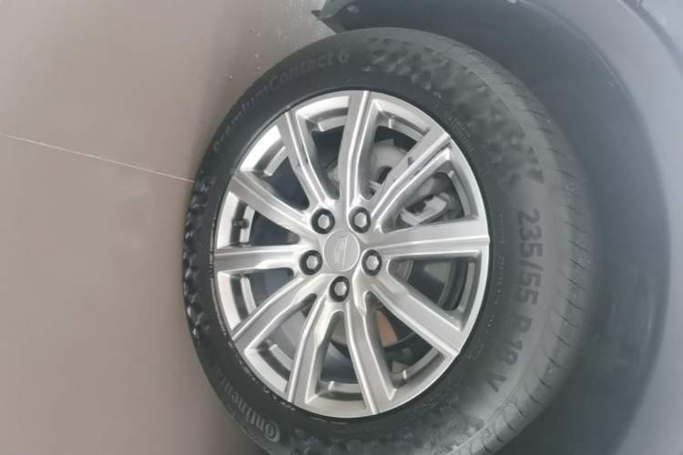 Used Cadillac XT4 2021 28T Two-Wheel Drive Leading Version Left Front Wheel Hub