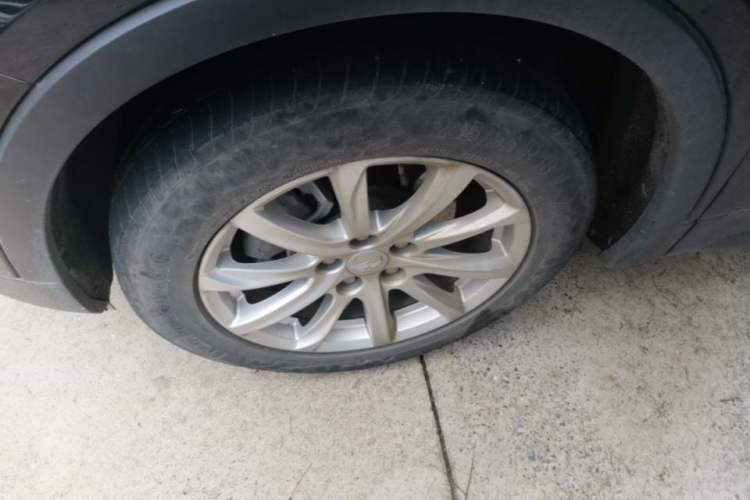 Used Cadillac XT4 2021 28T Two-Wheel Drive Tech Edition Left Front Wheel Hub