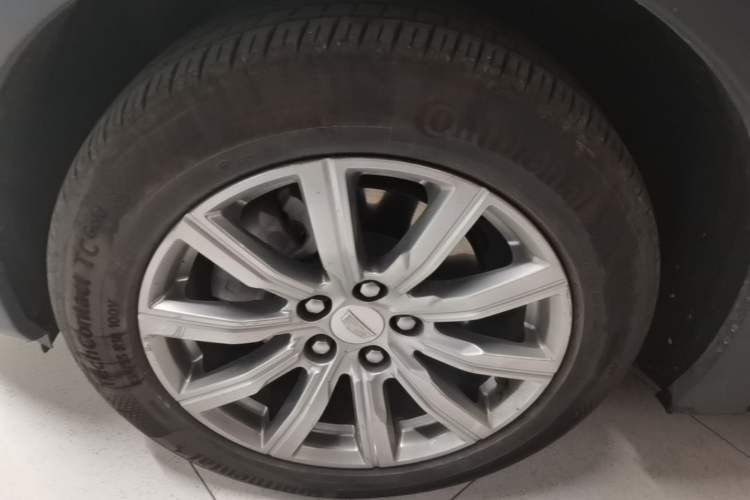 Used Cadillac XT4 2021 28T Two-Wheel Drive Leading Version Left Front Wheel Hub