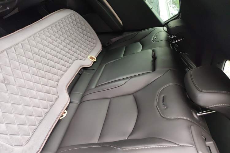 Used Cadillac XT4 2021 28T Two-Wheel Drive Luxury Version Left Rear Seat