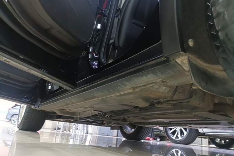 Used Cadillac XT4 2021 28T Two-Wheel Drive Tech Edition Left Side Sill