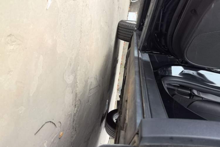 Used Cadillac XT4 2021 28T Two-Wheel Drive Tech Edition Left Side Sill