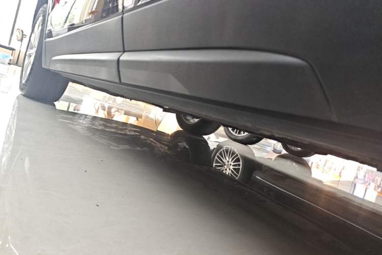 Used Cadillac XT4 2021 28T Two-Wheel Drive Tech Edition Left Side Sill
