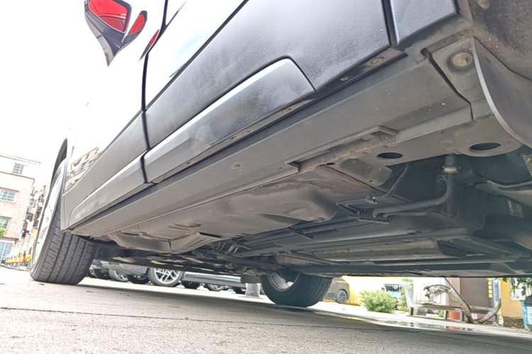 Used Cadillac XT4 2021 28T Two-Wheel Drive Tech Edition Left Side Sill