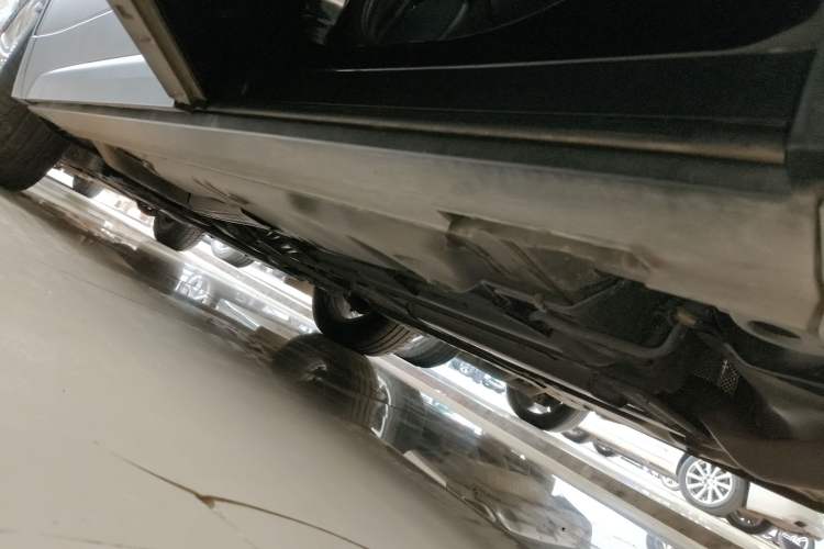 Used Cadillac XT4 2021 28T Two-Wheel Drive Tech Edition Left Side Sill