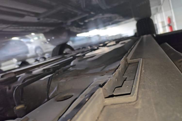 Used Cadillac XT4 2021 28T Two-Wheel Drive Tech Edition Left Side Sill