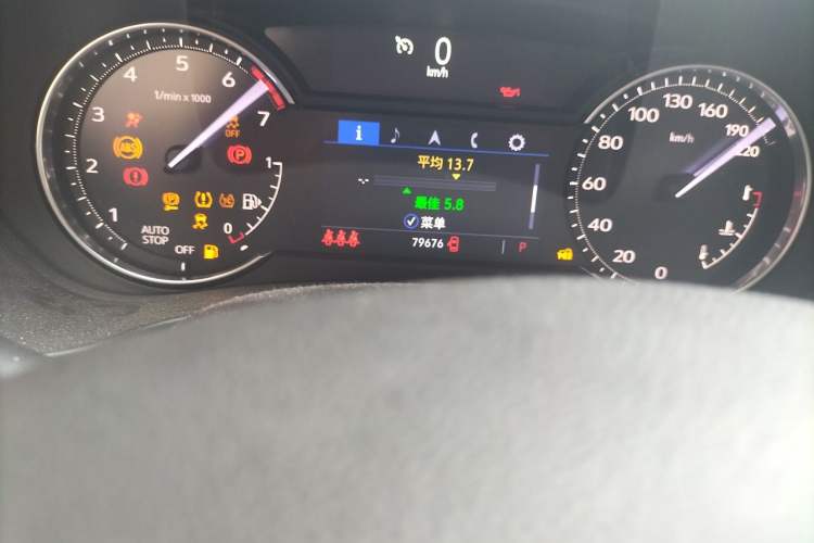 Used Cadillac XT4 2021 28T Two-Wheel Drive Tech Edition Odometer Close Up