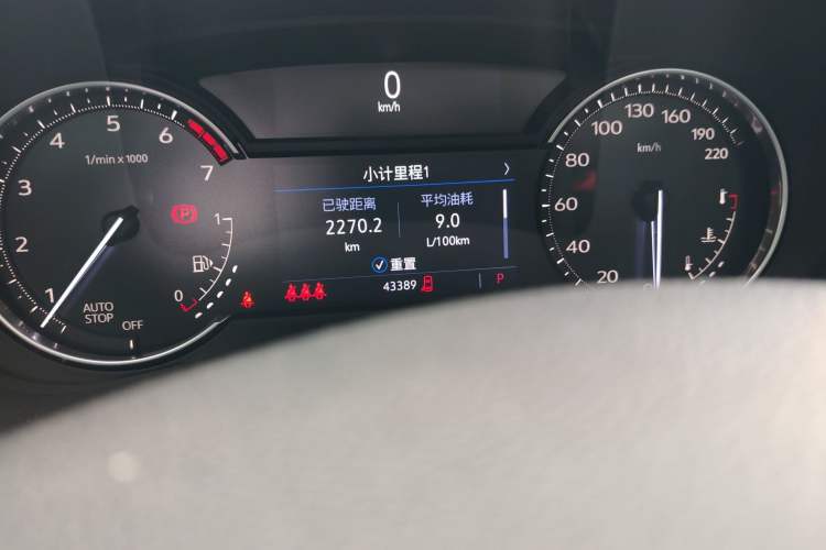 Used Cadillac XT4 2021 28T Two-Wheel Drive Tech Edition Odometer Close Up