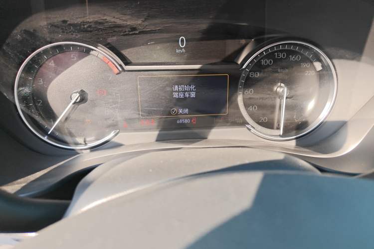 Used Cadillac XT4 2021 28T Two-Wheel Drive Tech Edition Odometer Close Up