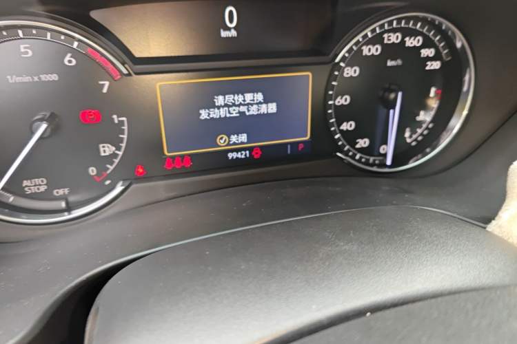 Used Cadillac XT4 2021 28T Two-Wheel Drive Leading Version Odometer Close Up