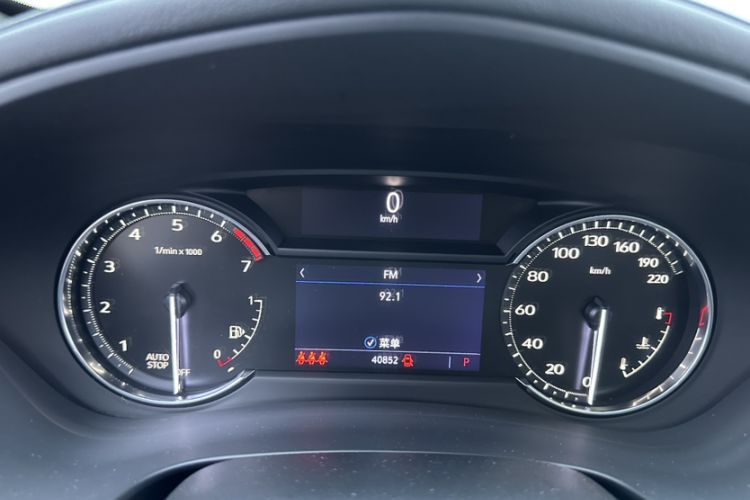 Used Cadillac XT4 2021 28T Two-Wheel Drive Leading Version Odometer Close Up
