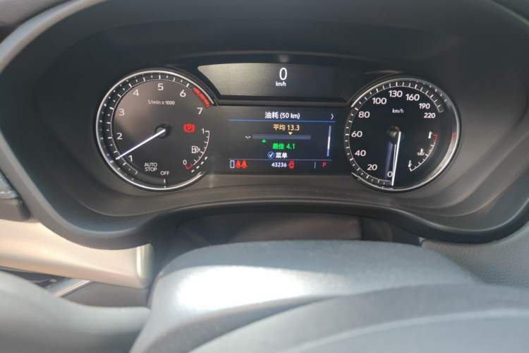 Used Cadillac XT4 2021 28T Two-Wheel Drive Leading Version Odometer Close Up
