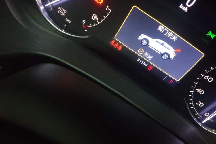 Used Cadillac XT4 2021 28T Two-Wheel Drive Tech Edition Odometer Close Up