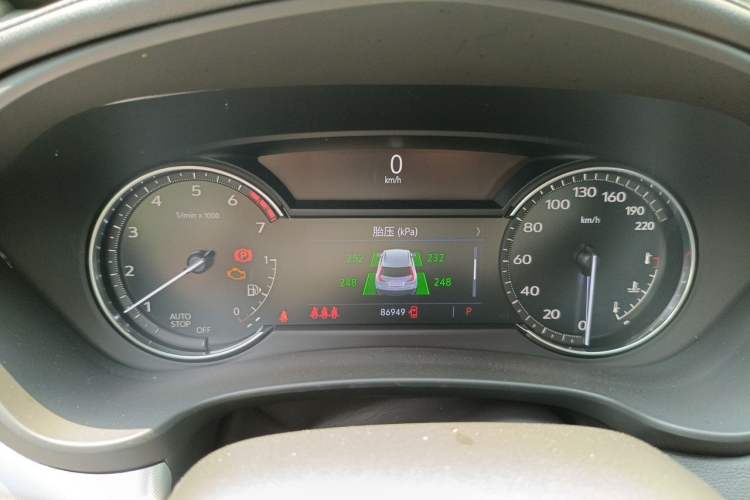 Used Cadillac XT4 2021 28T Two-Wheel Drive Leading Version Odometer Close Up