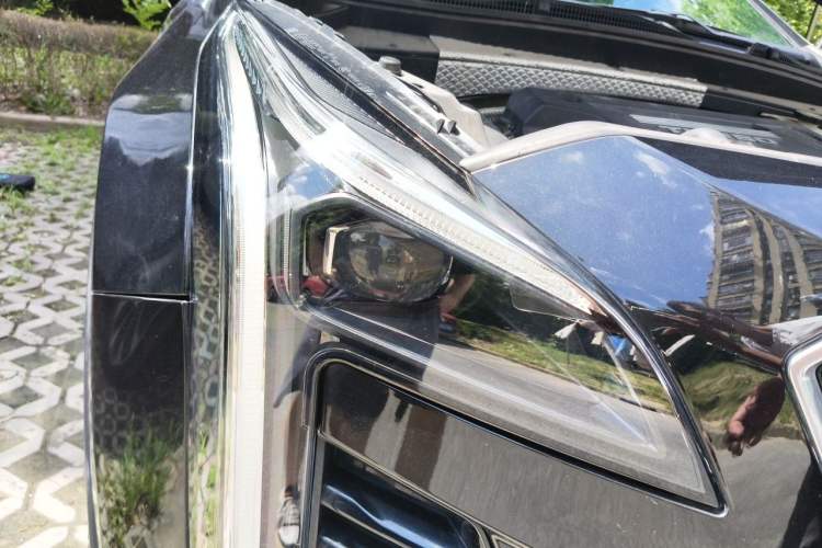 Used Cadillac XT4 2021 28T Two-Wheel Drive Luxury Version Right Front Headlight