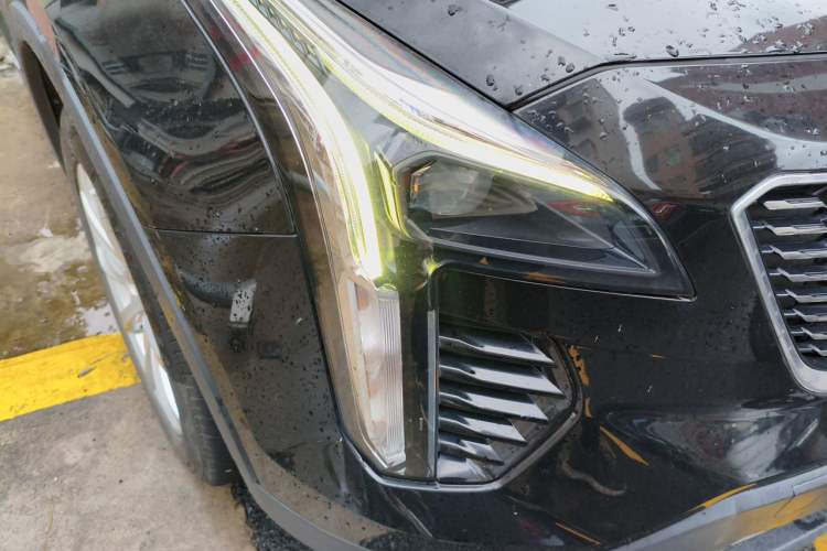 Used Cadillac XT4 2021 28T Two-Wheel Drive Tech Edition Right Front Headlight