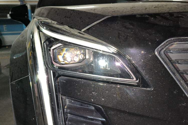 Used Cadillac XT4 2021 28T Two-Wheel Drive Luxury Version Right Front Headlight