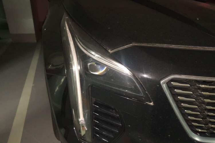 Used Cadillac XT4 2021 28T Two-Wheel Drive Luxury Version Right Front Headlight
