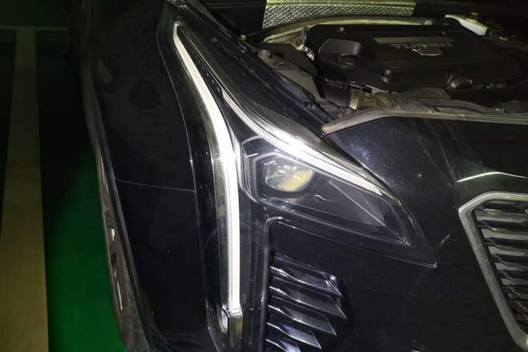 Used Cadillac XT4 2021 28T Two-Wheel Drive Luxury Version Right Front Headlight