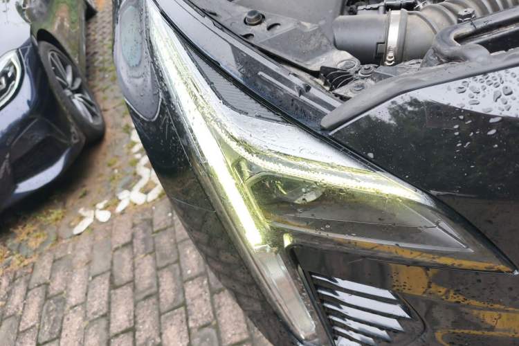 Used Cadillac XT4 2021 28T Two-Wheel Drive Tech Edition Right Front Headlight